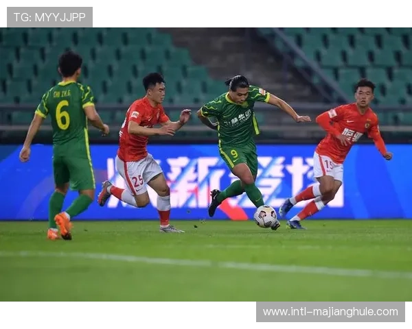 强化VAR通信系统 公开播放裁判对话提升判罚透明度